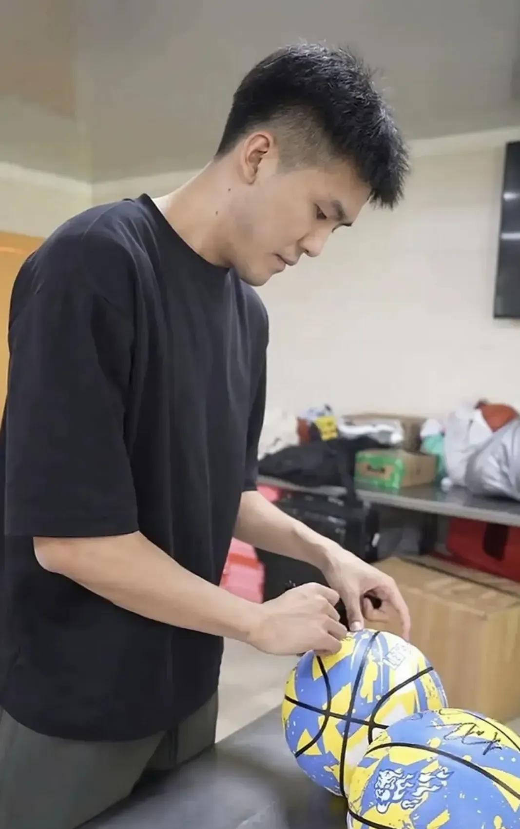 广东宏远发布备战花絮，今晚迎来里程碑，社区盾任务艰巨，资深球员宣示担当的简单介绍