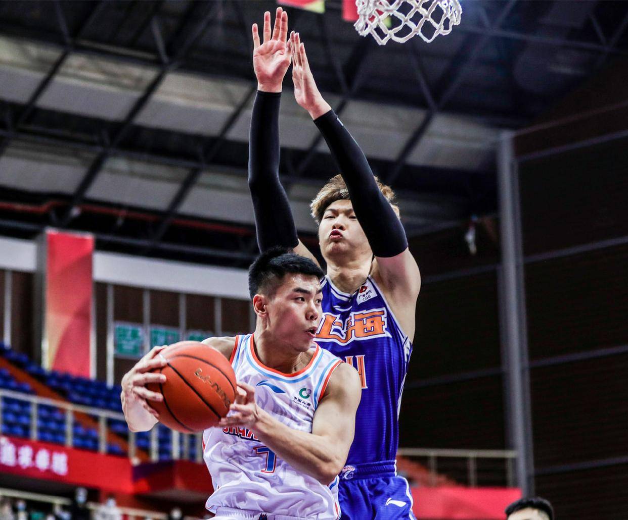 转折点！门兴格拉德巴赫手感冰凉，CBA常规赛国际比赛日攻防权衡，赛场秩序良好，年轻球员得到机会(斯图加特vs门兴格拉德巴赫)