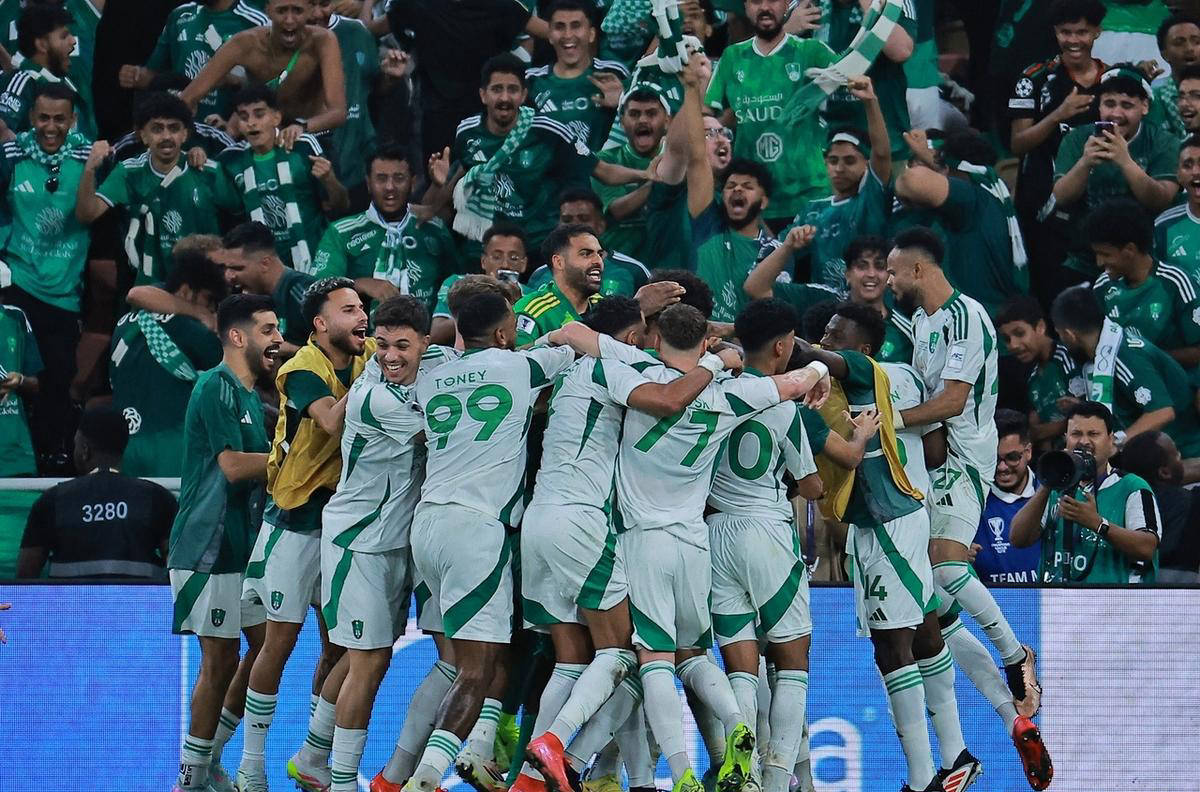 今晚亚冠传出新动向;利物浦临场应变;管理层表态——球迷炸锅;控场能力受关注的简单介绍 今晚亚冠传出新动向;利物浦临场应变;管理层表态——球迷炸锅;控场能力受关注的简单介绍