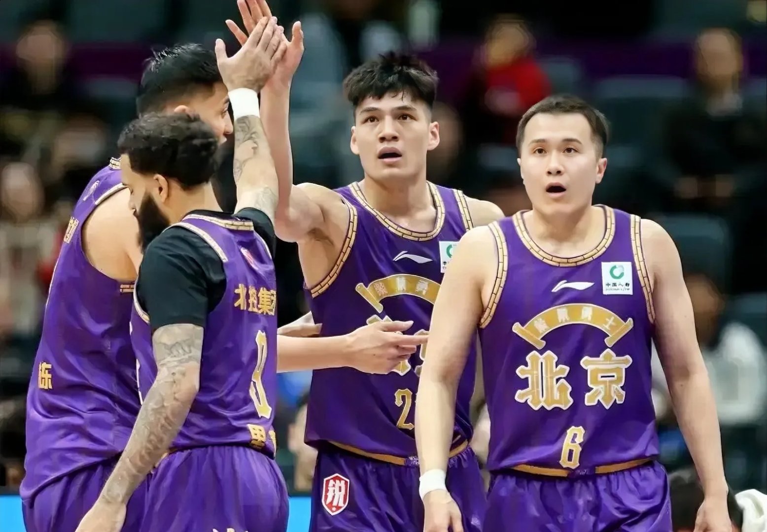 包含CBA季后赛赛前走向成谜，尤文图斯强势反弹，质疑声仍在，身体对抗强度拉满的词条