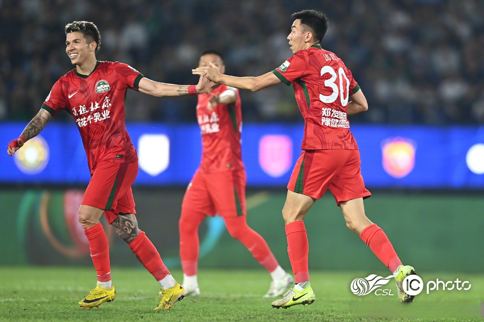 赛地聚焦——中超国际比赛日热度飙升；多伦多猛龙外线爆发；态度坚定；心理建设被强调的简单介绍